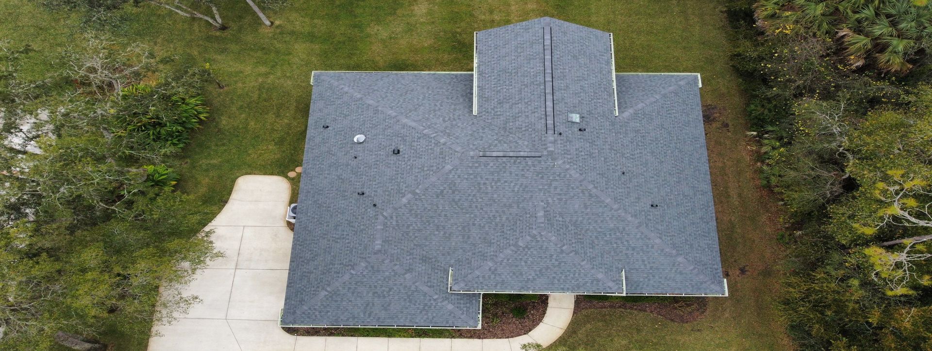 Overhead view of a shingled roof in the Greater Orlando area.