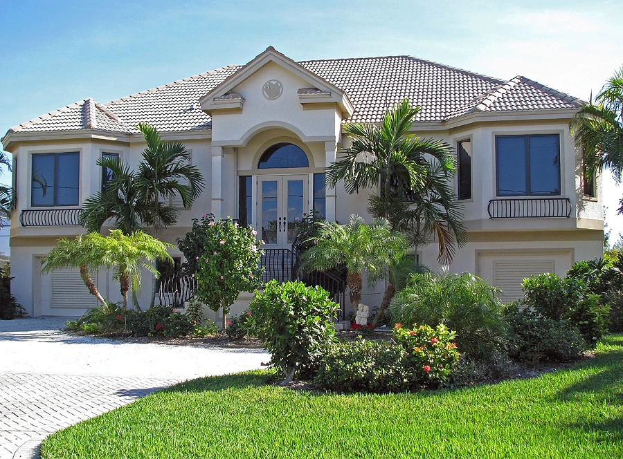A Winter Park, Florida home with a new tile roof installed by Nine Square Roofing and Construction