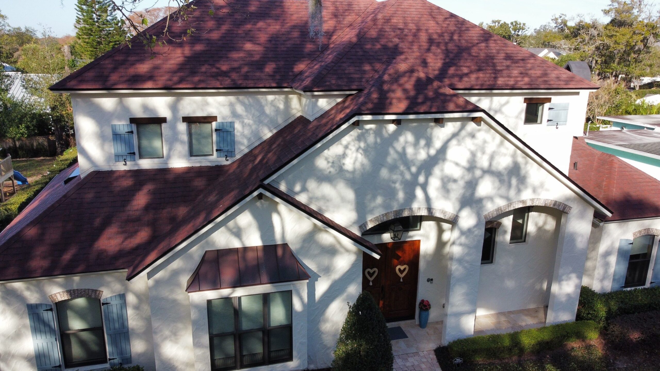 Red shingled roof in Greater Orlando